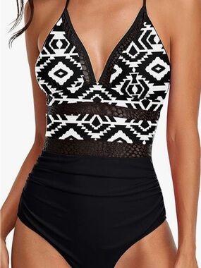 Womens Strappy Plunge Tummy Control Monokini One Piece Swimsuit Geometric Size L